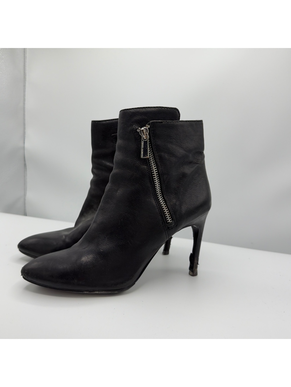 Vince Camuto Black Leather Pointed Toe Stiletto Ankle Boots Size 8M 38